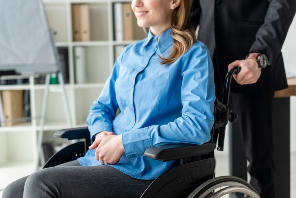Avocat handicap recevant personne handicapée